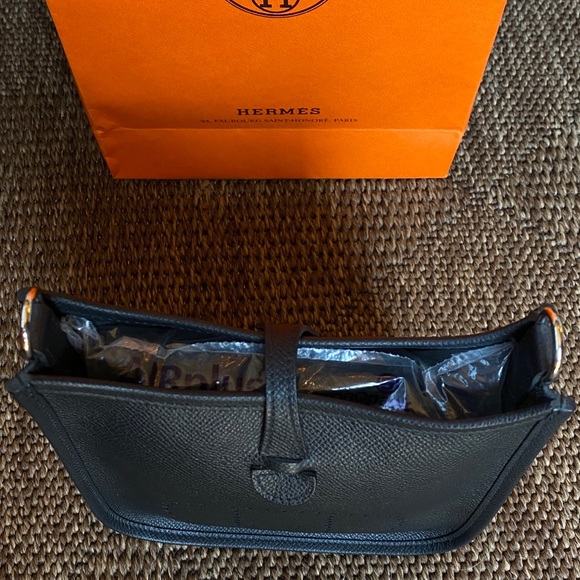 Hermès Taurillon Clemence Evelyne 16 TPM Bag - Picture 5 of 12
